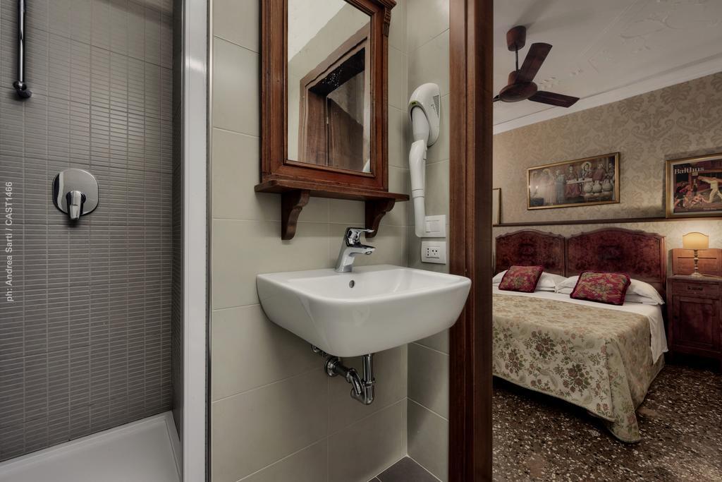 Hotel Galleria Венеция Экстерьер фото