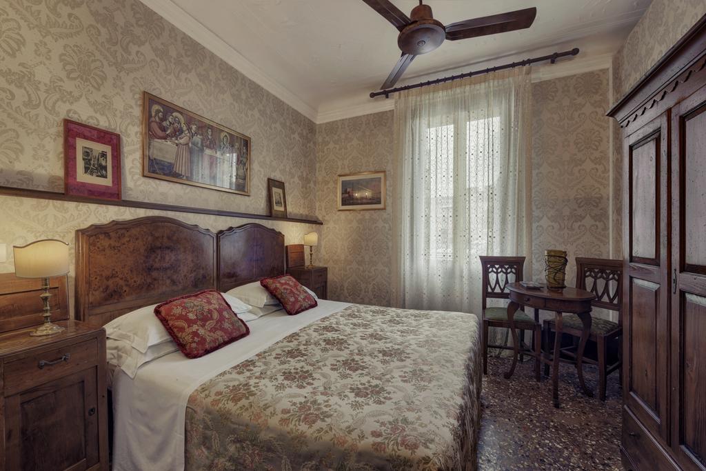 Hotel Galleria Венеция Экстерьер фото