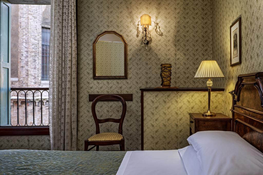 Hotel Galleria Венеция Экстерьер фото